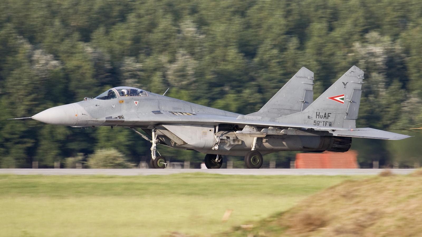Illusztráció. MiG-29-es landol a kecskeméti reptéren 2010-ben.