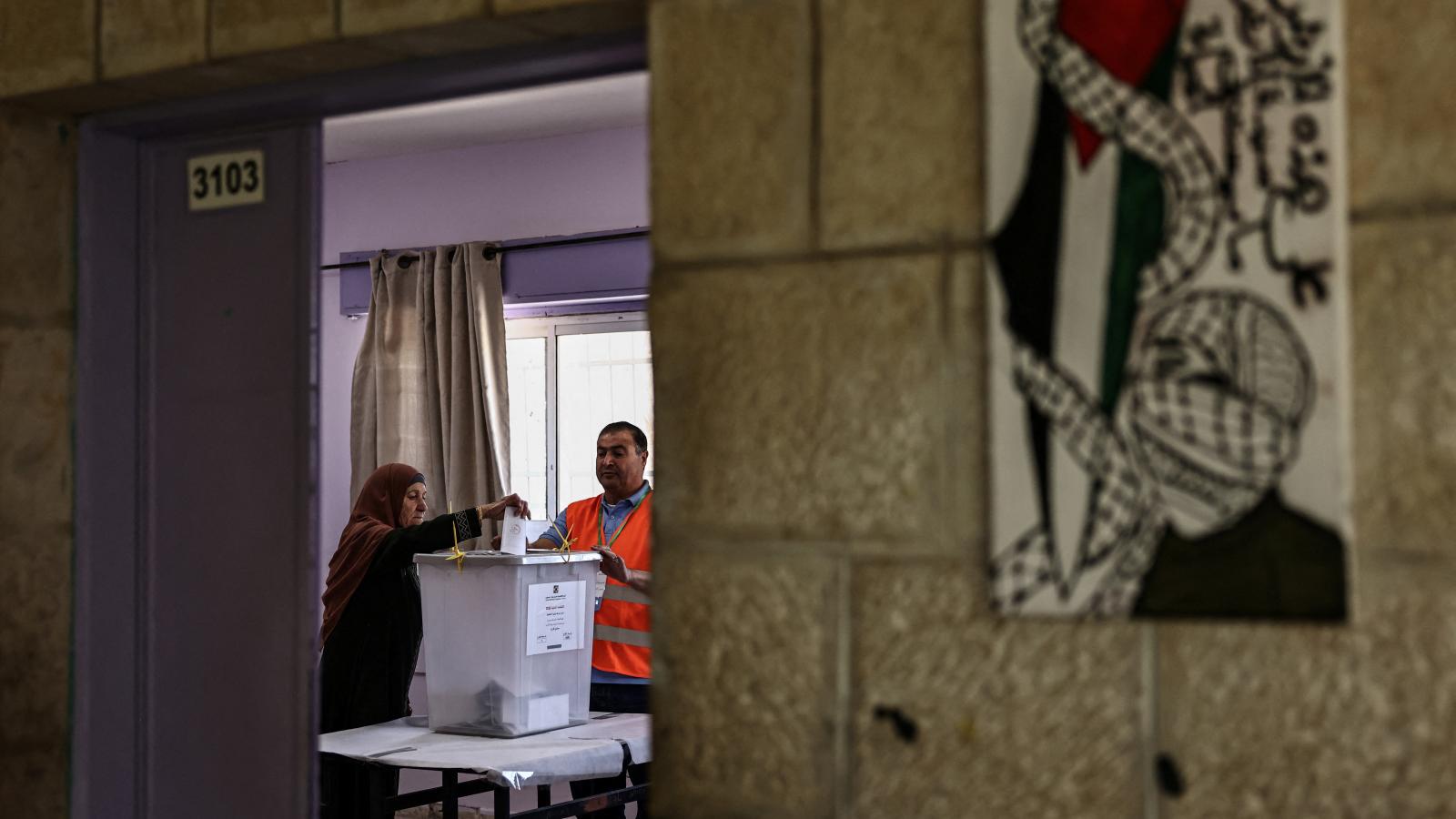 A nemzetközi támogatók egyre inkább a választások, főképp az önkormányzati választások megrendezéséhez kötik politikai, diplomáciai és anyagi támogatásukat. Ennek köszönhető, hogy idén áprilisban az önkormányzati voksolást megtartották