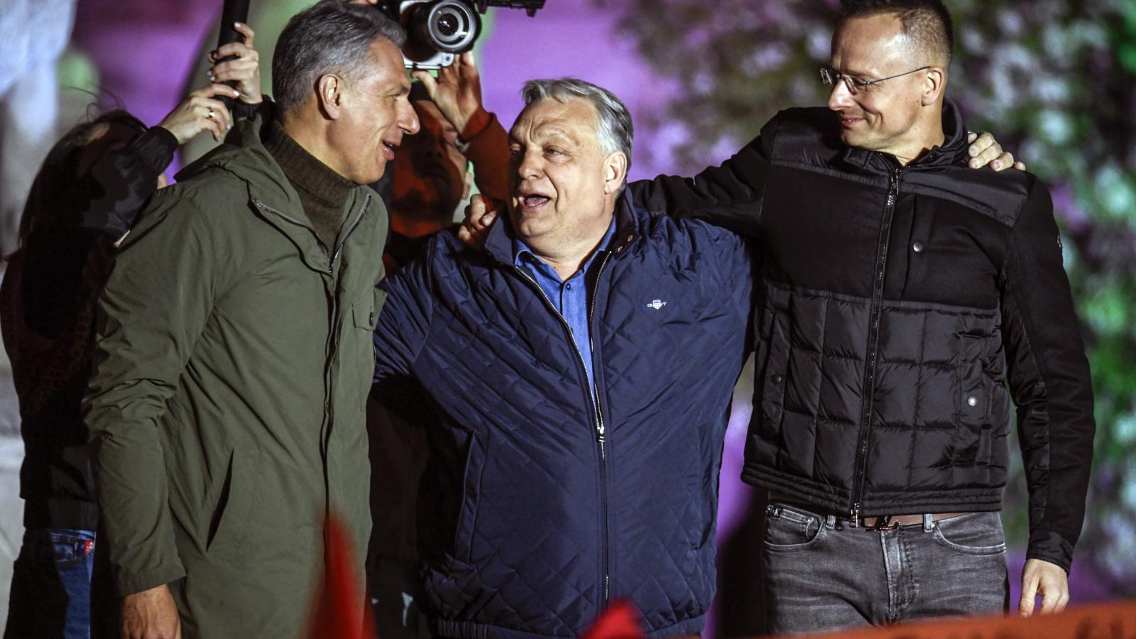 Lázár, Orbán és Szijjártó. A Tisza örökre kiszorítaná őket a parlamentből