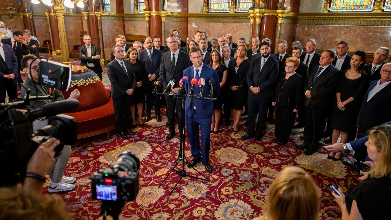 Gulyás Gergely bejelenti lemondását július 13-án 