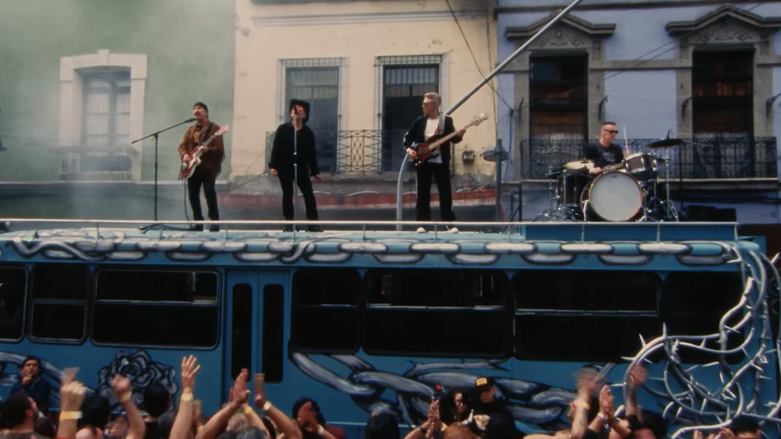Jelenet a U2 Street of Dreams című videóklipjéből 