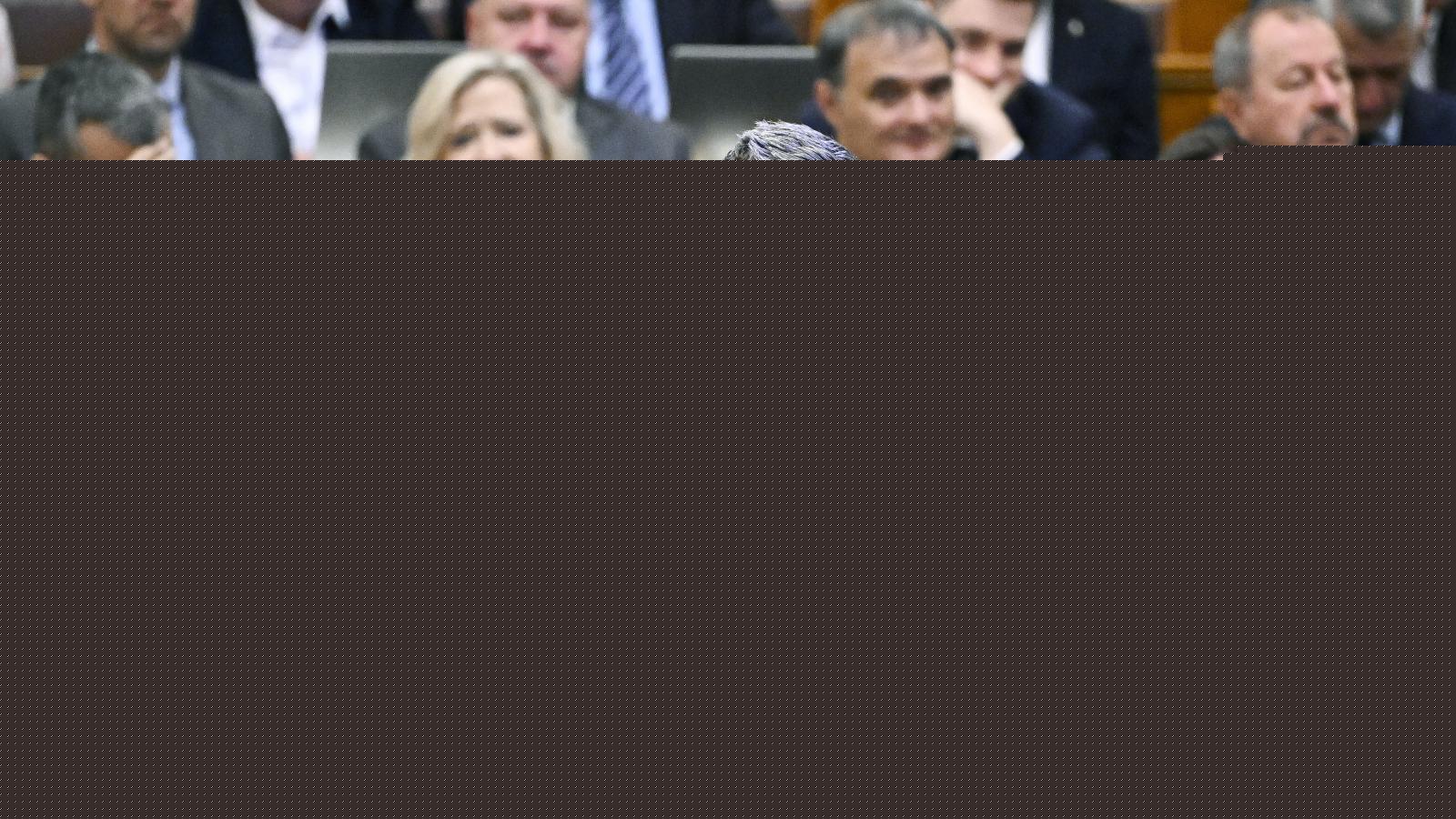Magyar Péter miniszterelnök napirend előtti felszólalásra válaszol az Országgyűlés rendkívüli ülésén 2026. július 14-én