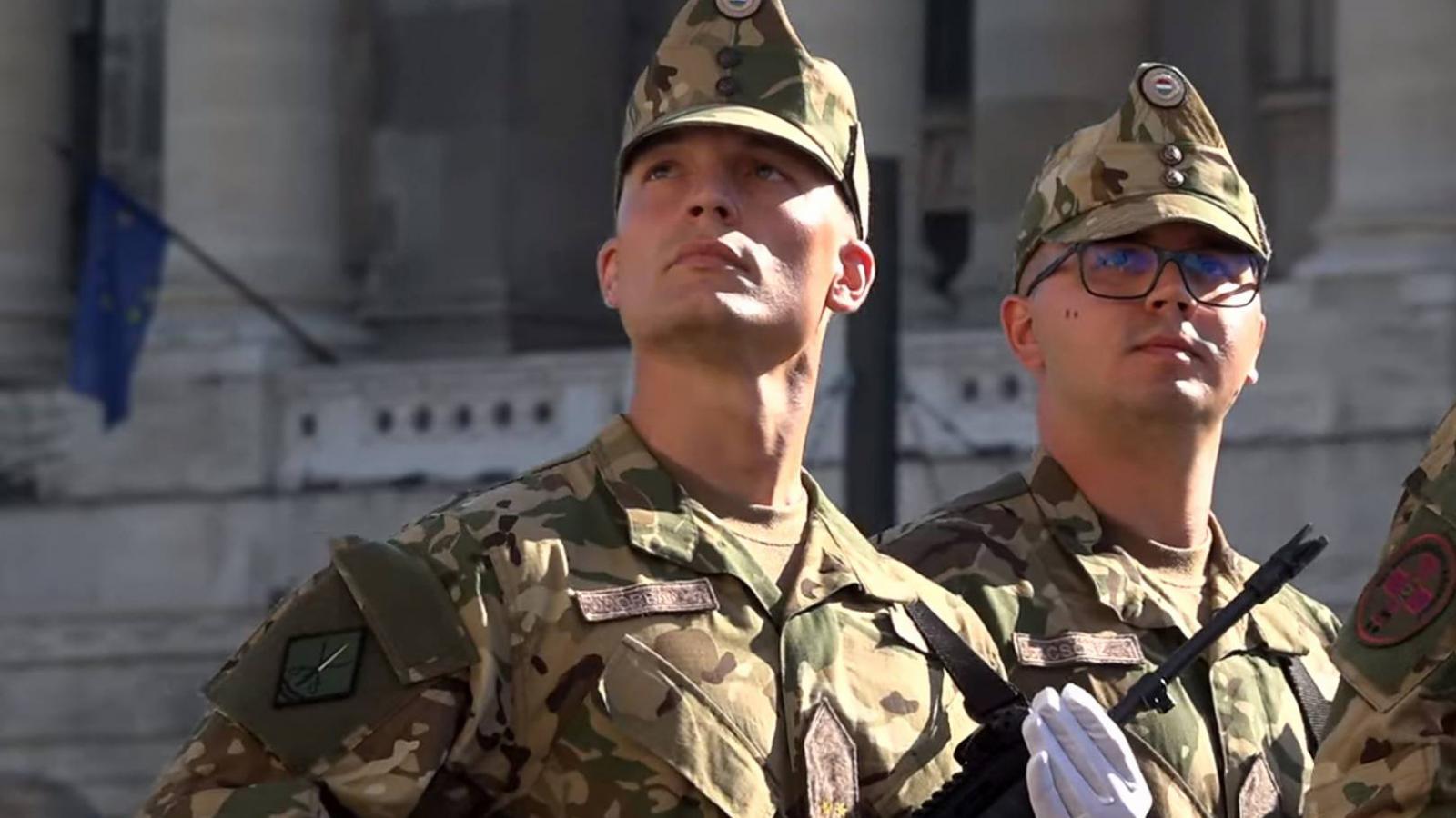 Orbán Gáspár (balra) a 2020-as tisztavatáson 