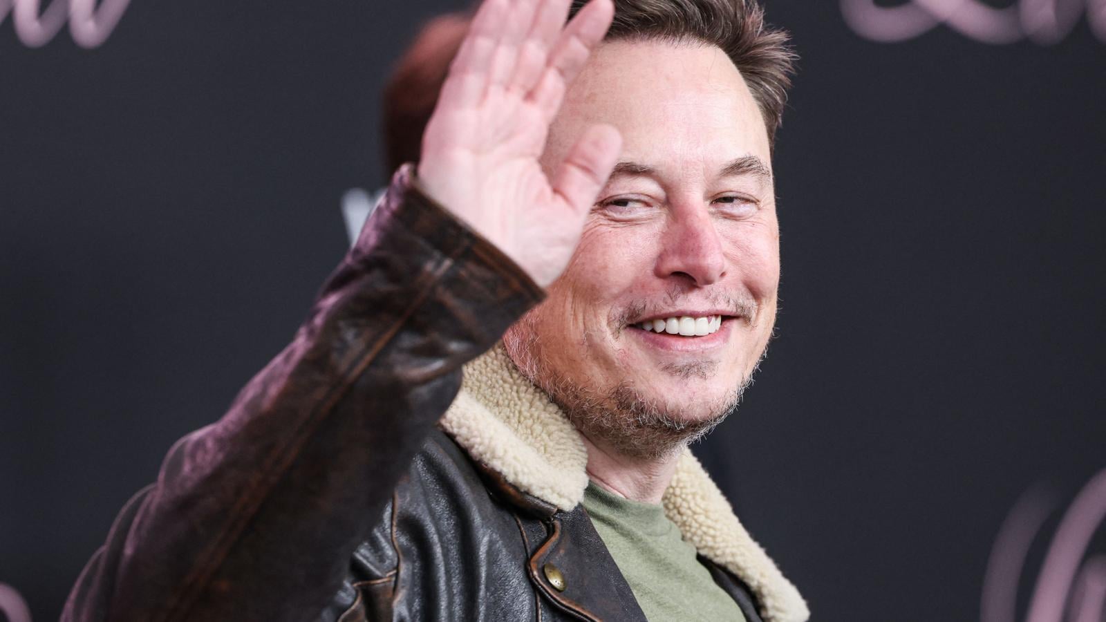 Az Elon Musk által felvázolt jövő rendkívüli bőséget ígér, közben azonban nyugtalanító kérdéseket vet fel a munkáról, a hatalomról és az ember szerepéről.