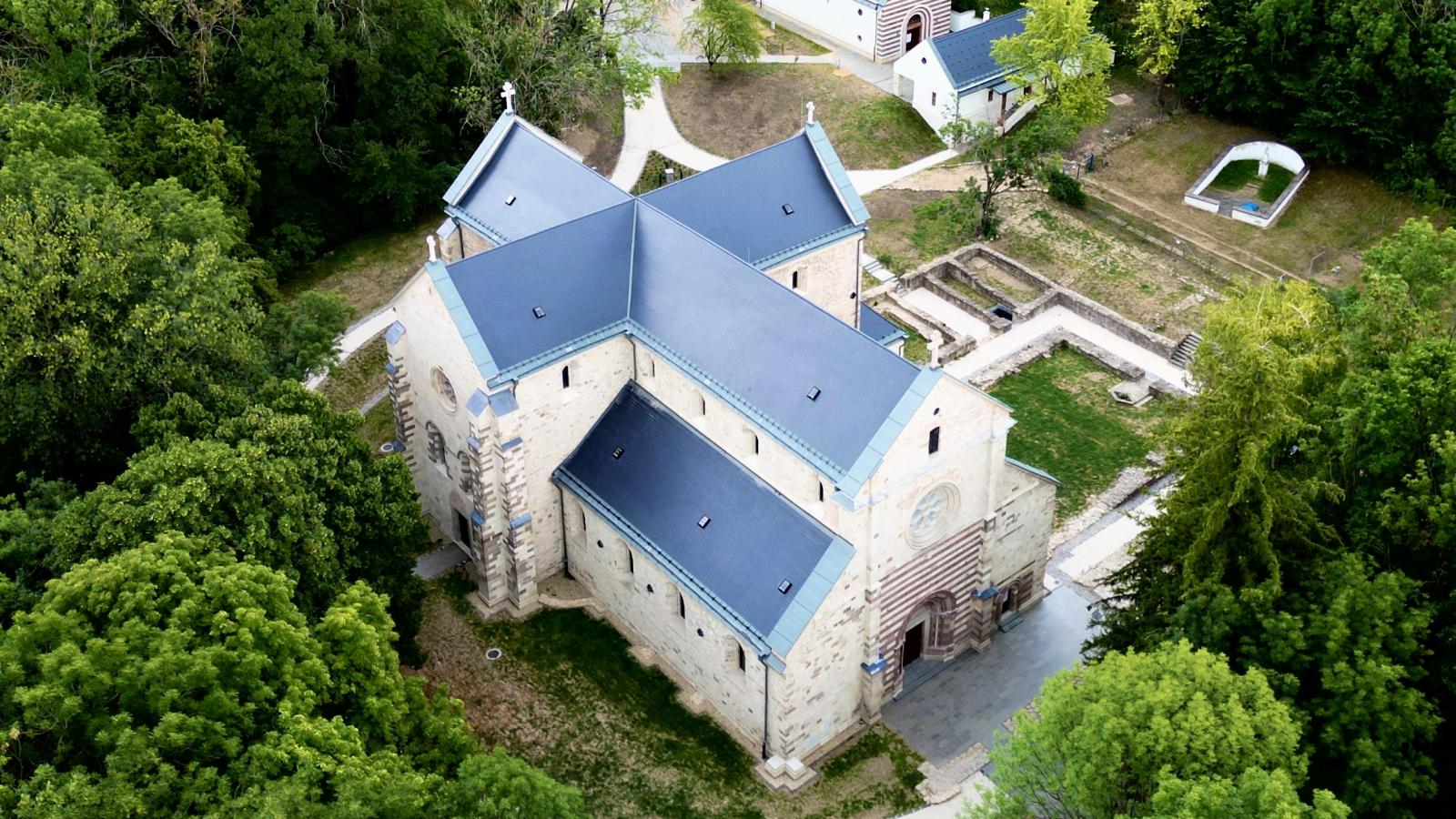 Ez az egyetlen olyan középkori ciszterci apátsági templomunk, amely szinte teljes épségében fennmaradt