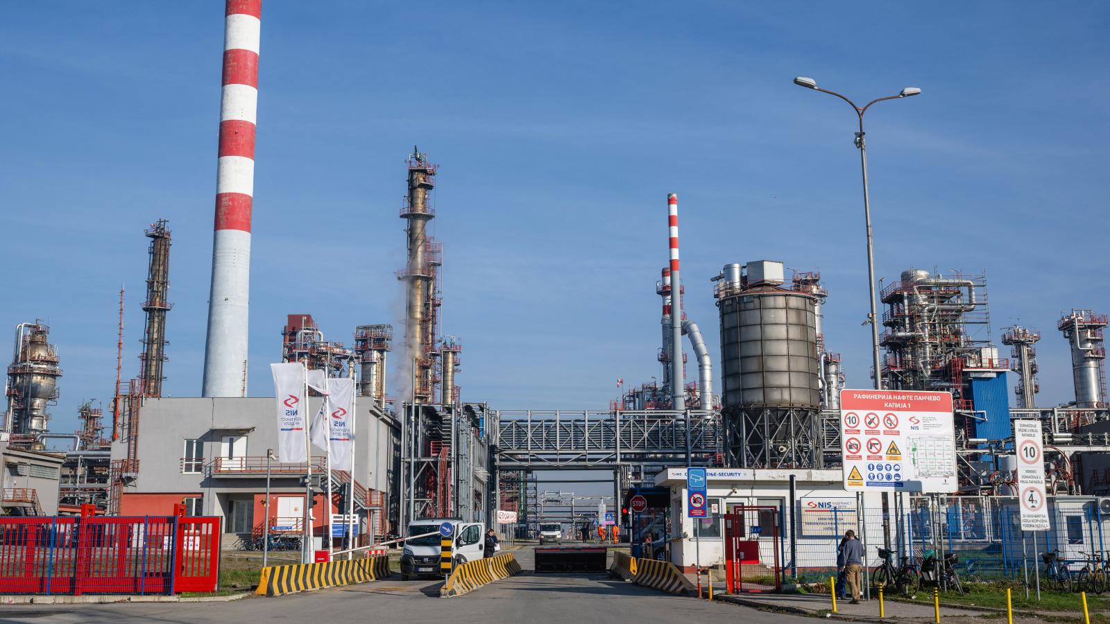 A pancsovai olajfinomító leállása elsősorban Szerbia számára járna drámai következményekkel, de nem azonnal