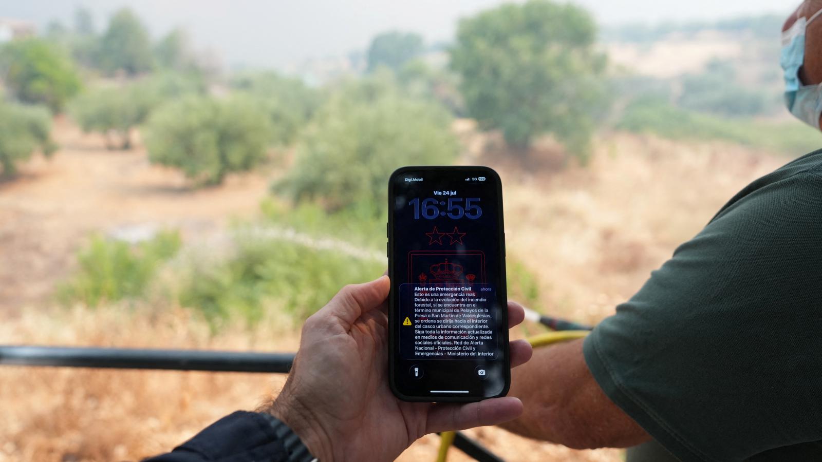 Tapasztalatok szerint az úgynevezett cell broadcast, a mobiltelefonokra küldött vészhelyzeti információk a leghatékonyabb védekezési módszer