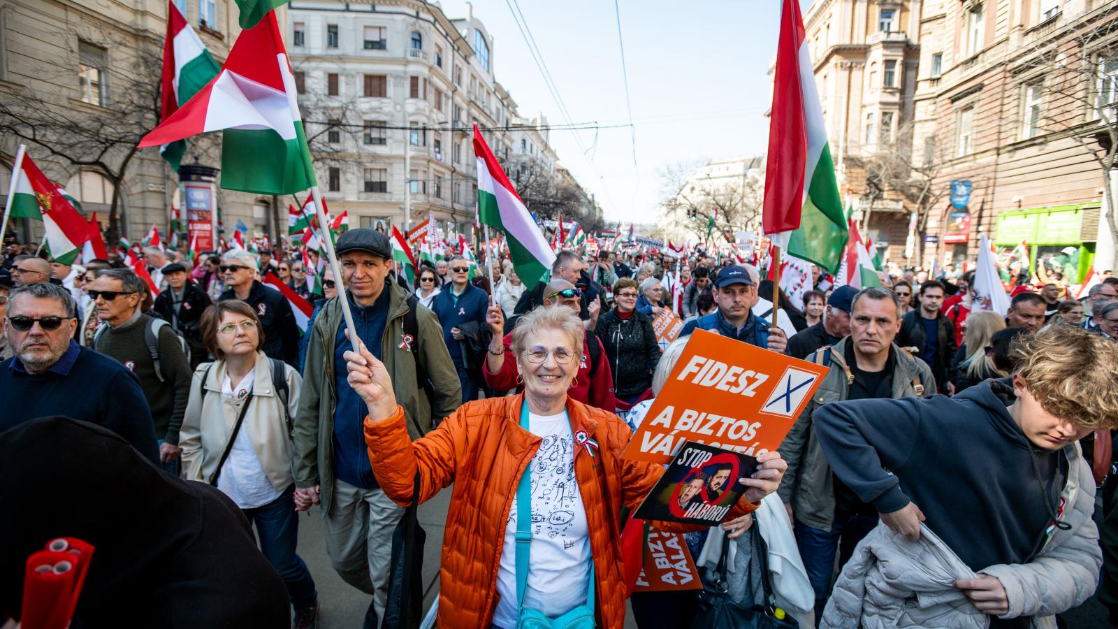 Békemenet 2026. március 15-én. Ma már a Fidesz szavazóinak jelentős része is elégedetlen saját pártjával