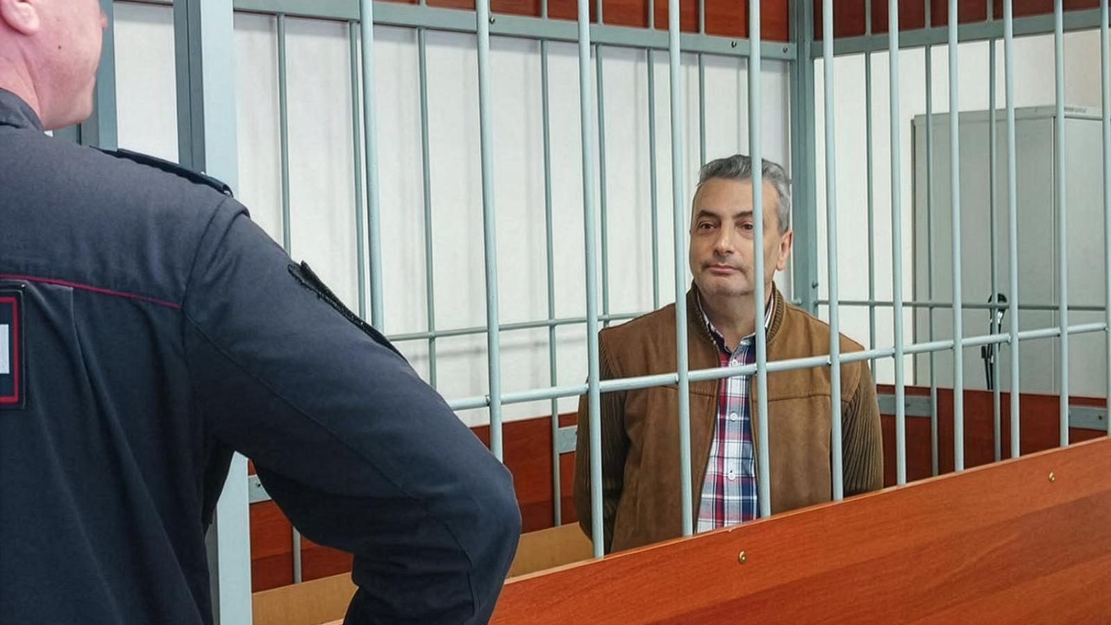 A hadseregről szóló „álhírek” Lev Sloszberg ellen felhozott vádja egy az Ukrajna lerohanásának másnapján a Telegramon megosztott képből ered, amely Vlagyimir Putyint egy vérző nő mellett ábrázolta