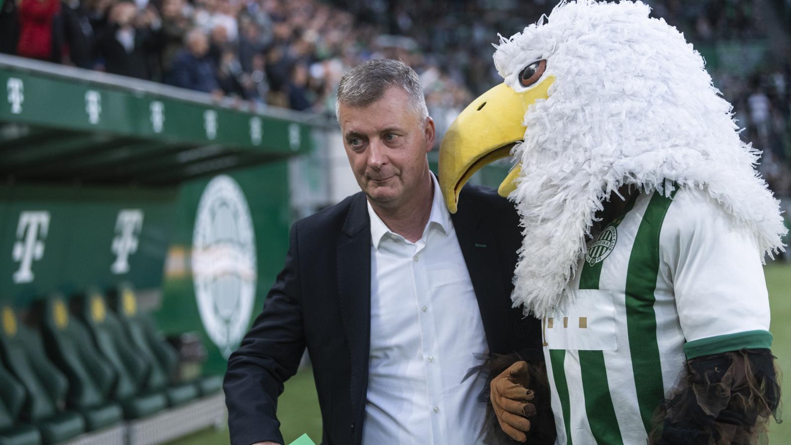 A sas csípje meg, hát milyen gyorsan tanul az elnök úr!