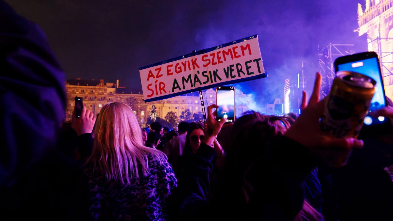 Magyar Péter fiatalokat nyert meg április 12-én a techno partival a Parlament előtt, miért ne ismételne?