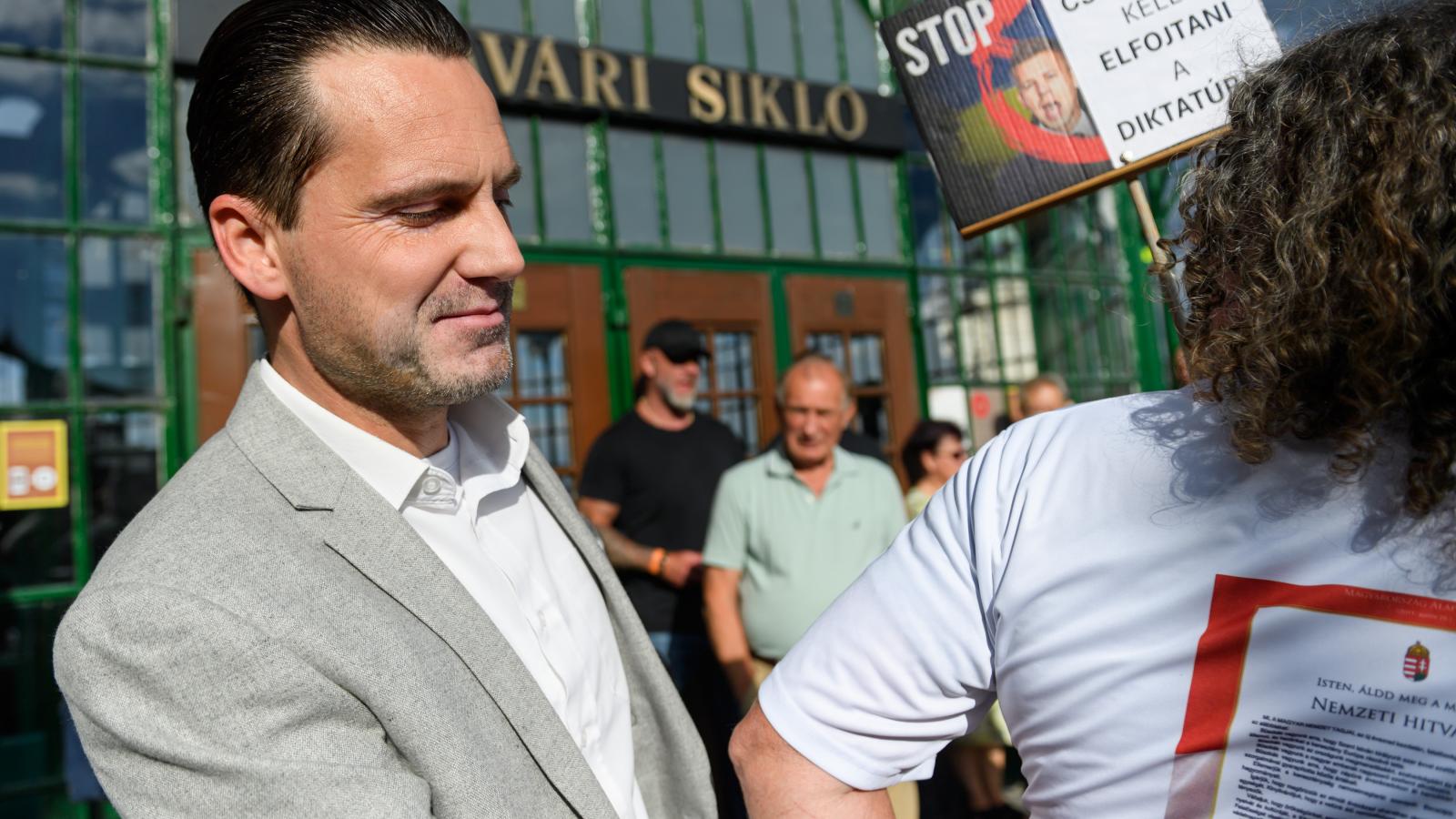 Havasi Bertalan a Fidesz július 9-i tüntetése előtt 