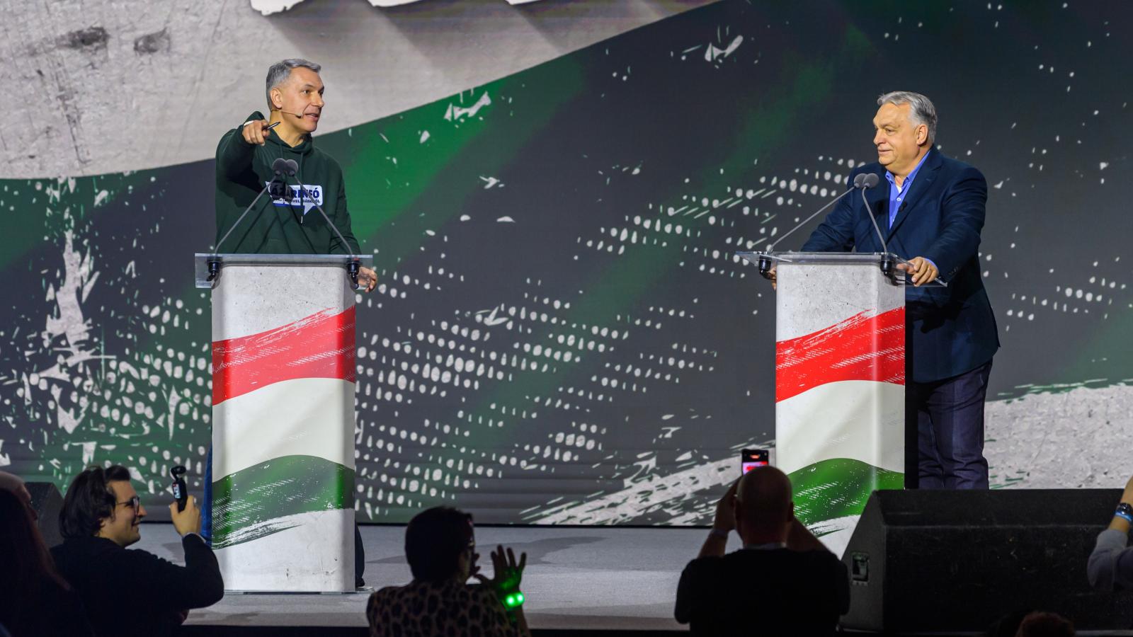 Lázár János és Orbán Viktor a Digitális Polgári Körök gyűlésén 