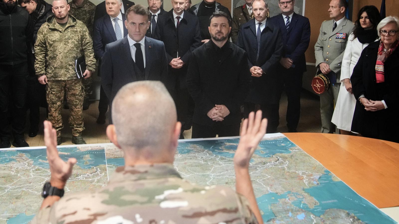 A tettre készek koalíciója és Ukrajna vezetőinek 2025. november 17-i találkozója Párizsban