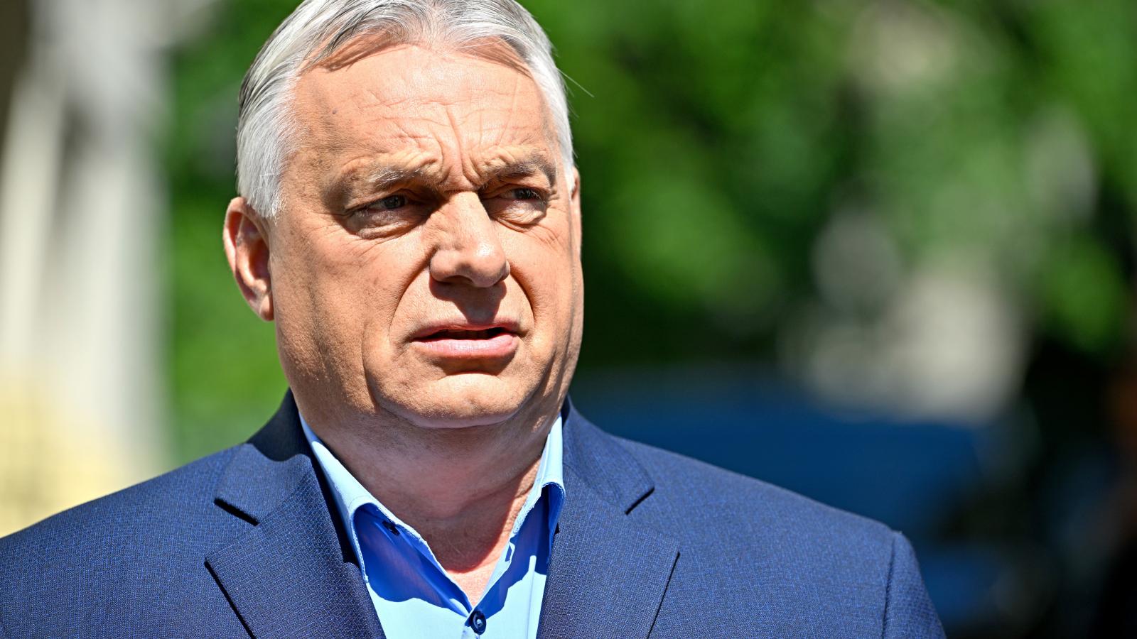 Bár a Fidesz júniusi kongresszusa újra elnökké választotta Orbán Viktort, nem világos, hogy jelenleg ki vezeti most a pártot