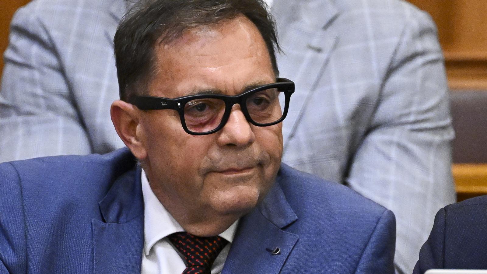 Pócs János meg az okos szemüvege