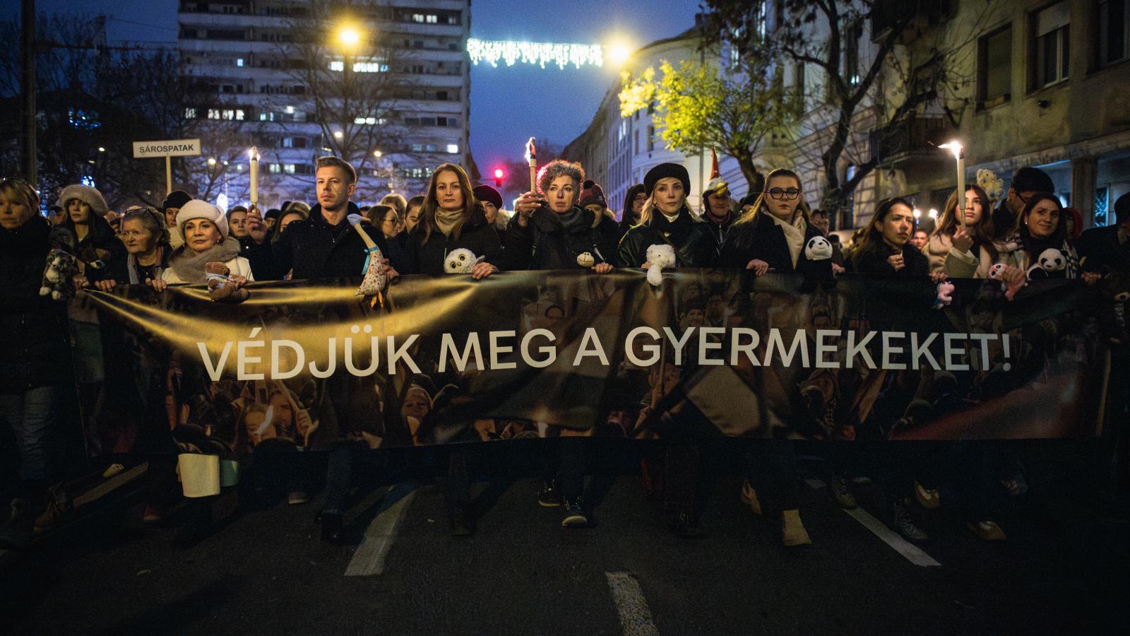 Gyermekbántalmazás elleni tüntetés Budapesten 2025 decemberében