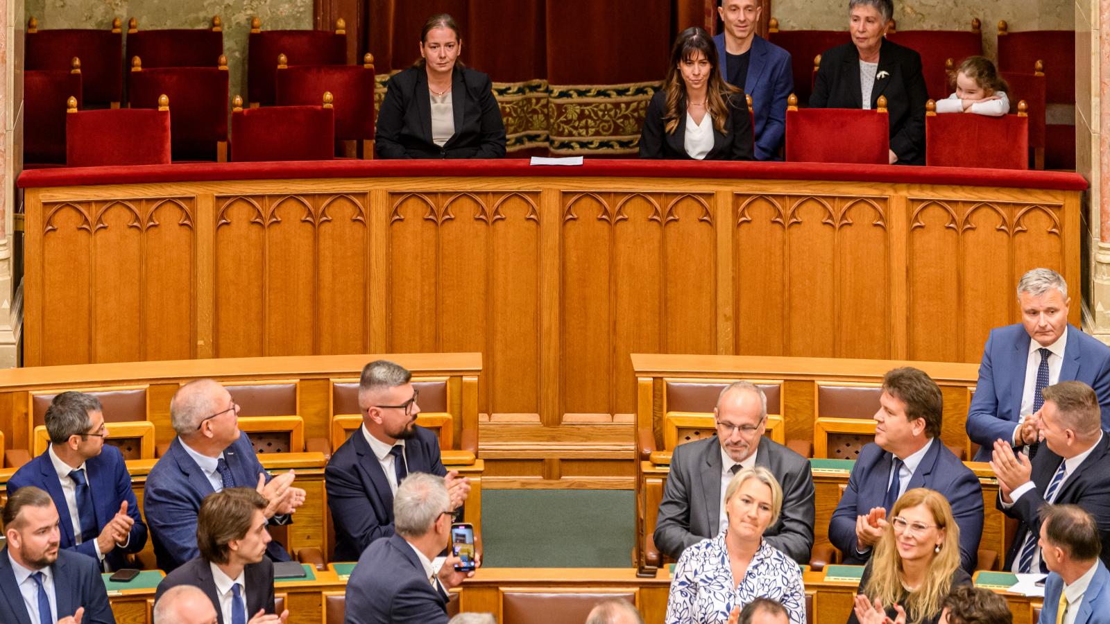 Unger Annát (balra) elnöknek választották, Tasnády Katalin (jobbra) pedig nyomozati elnökhelyettes lett