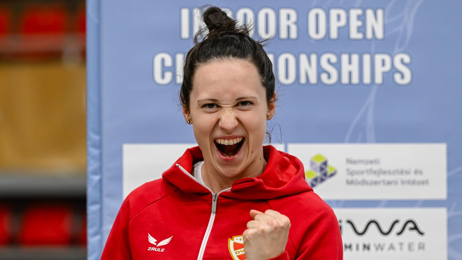 A második helyezett Guzi Blanka még az öttusa országos bajnokság nõi döntõjének eredményhirdetésén Budapesten 2026. március 14-én.