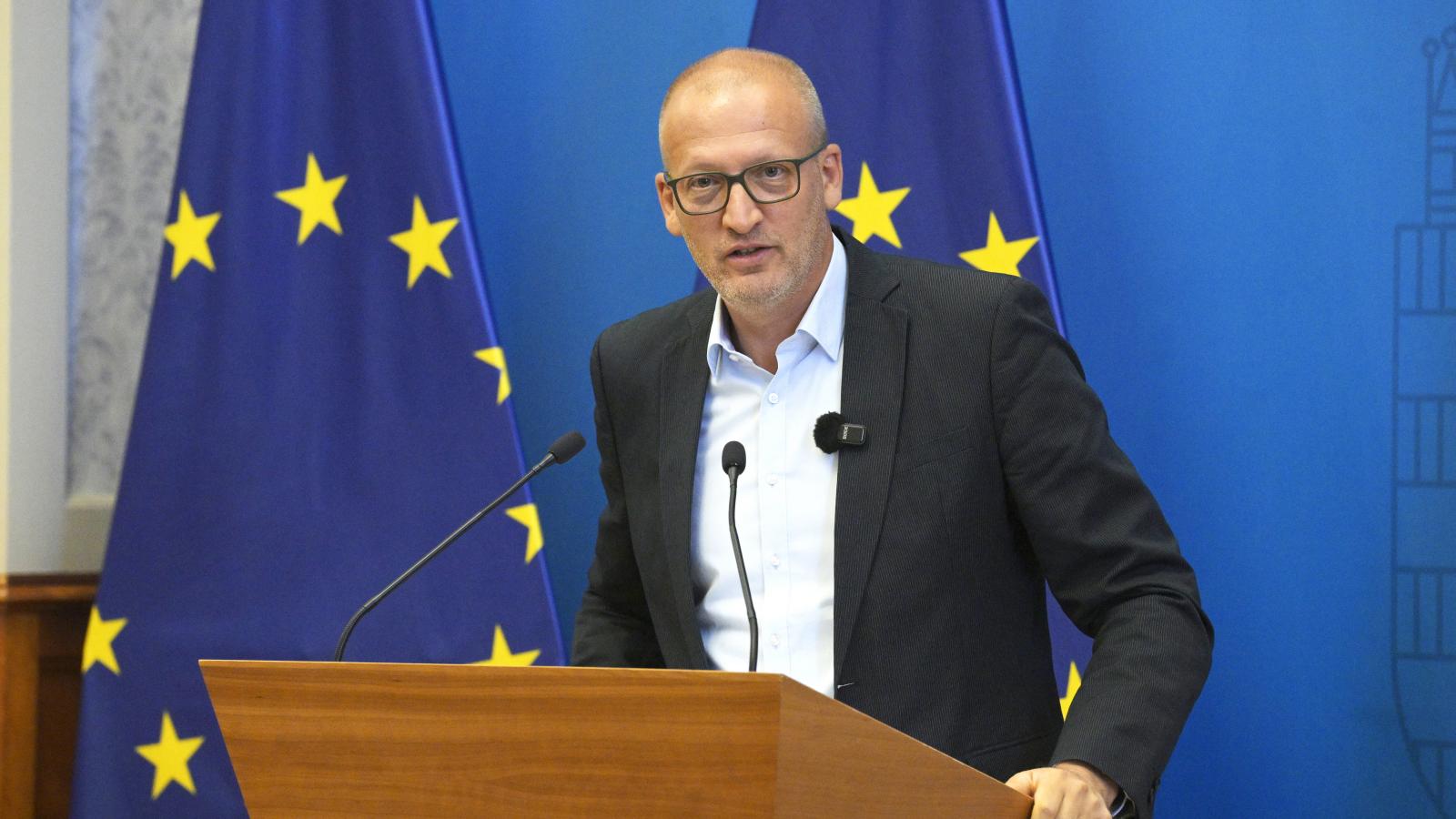 Tarr Zoltán társadalmi kapcsolatokért és kultúráért felelős miniszter beszédet mond a Kulturális diplomáciai értekezlet megnyitóján a Külügyminisztérium konferenciatermében 2026. szeptember 3-án