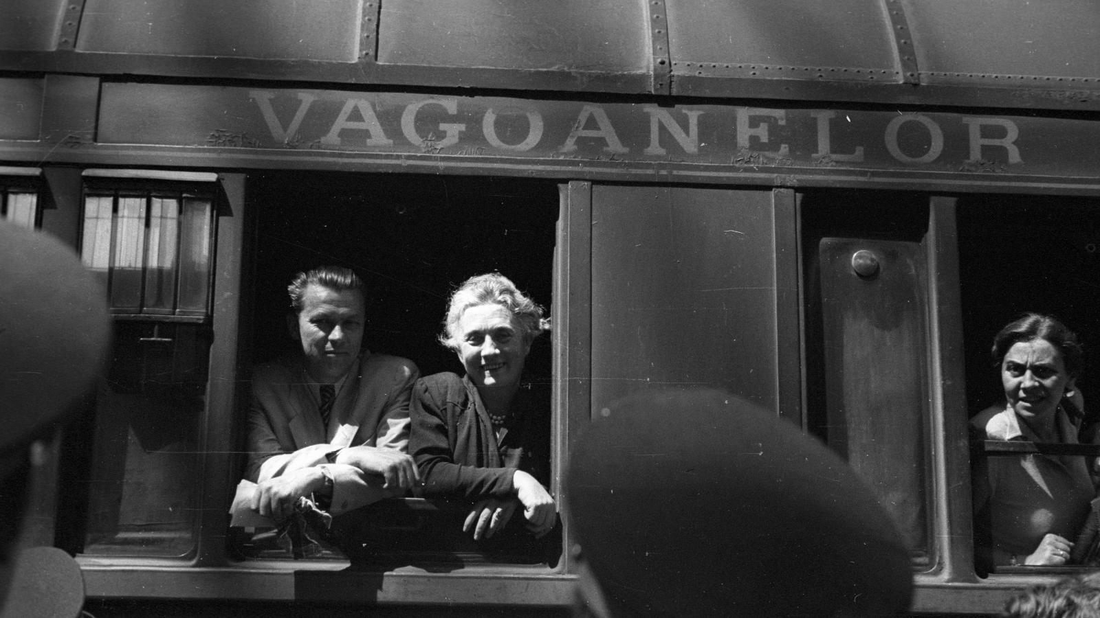 Bán Antal iparügyi miniszter és Kéthly Anna, a nemzetgyűlés alelnöke szociáldemokrata konferenciára utaznak 1947-ben
