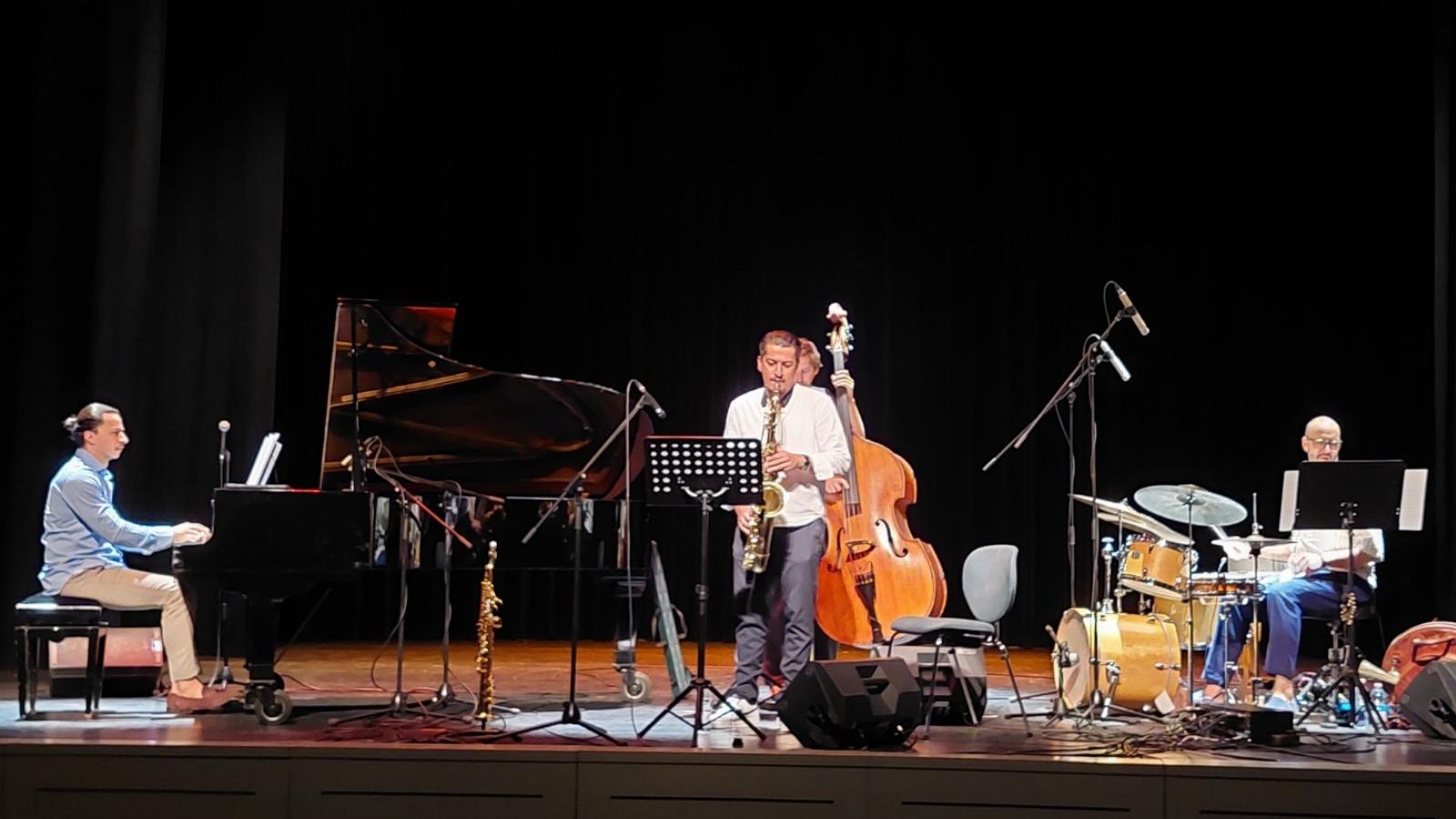 Az Oláh Krisztián Quartet lemezbemutató koncertje évadnyitó társulati ülés is volt egyben