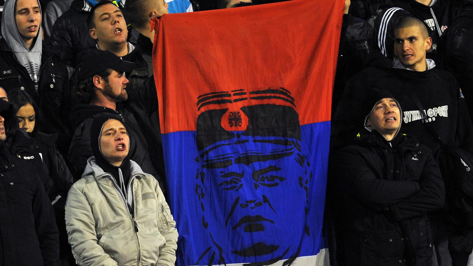 A Crvena zvezda neves szurkolótábora, Delije hősként tekint Ratko Mladićra