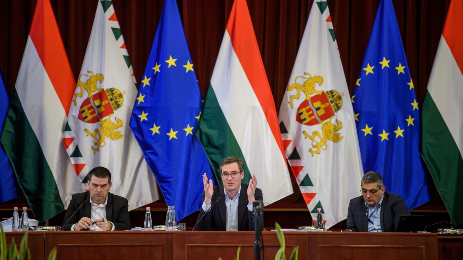 Nem a főváros az egyetlen, amely pénzügyi rendezésre vár. Több tucatnyi település imbolyog a csőd szélén