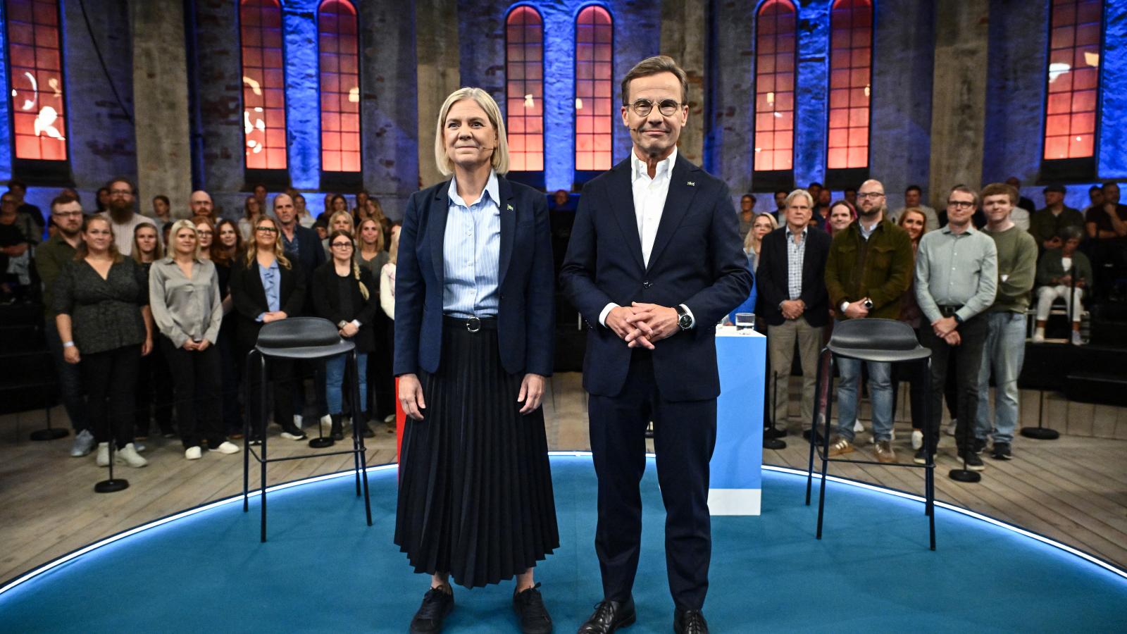 Az ellenzéki baloldali blokkot vezető Magdalena Andersson és a Svéd Demokratákkal koalícióra lépni készülő Ulf Kristersson miniszterelnök a szerdai televíziós vite előtt