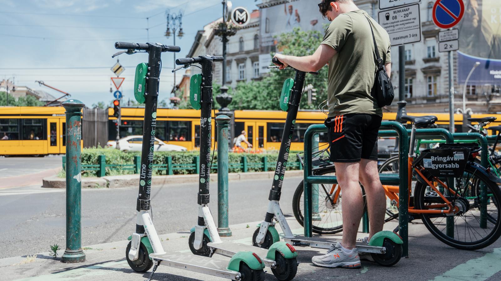 Az elektromos rollerek veszélyeiről is lesz szó a tematikus héten