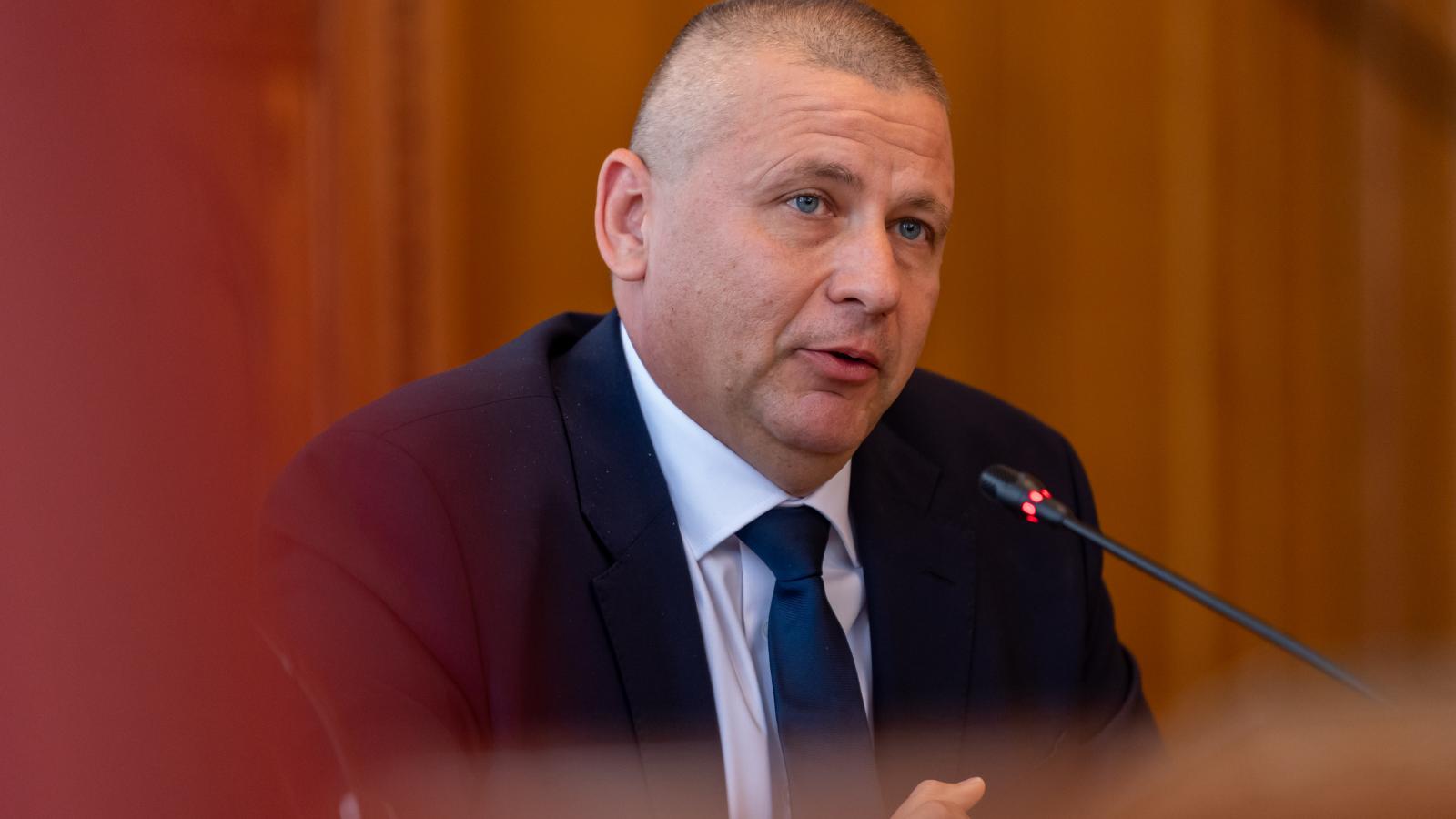 Ruszin-Szendi Romulusz a kezdetektől ragaszkodik jelöltjéhez.