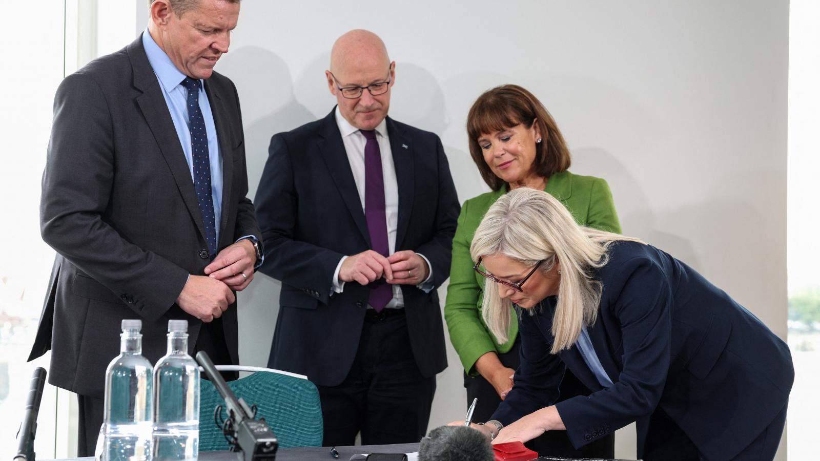 A memorandum szerint Westminsternek fel kell készülnie arra, hogy Skóciában, Walesben és Észak-Írországban megerősödhet "az alkotmányos változás" iránti igény. 