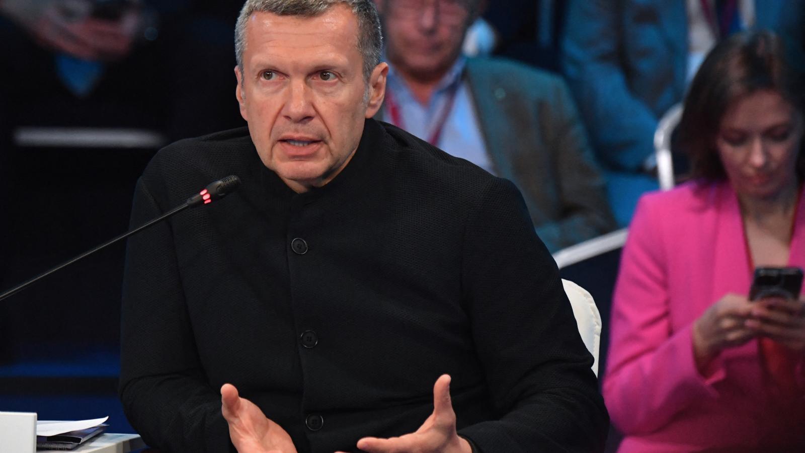 Az orosz állami médiában sokat foglalkoznak az AfD előretörésével, lelkesen kommentálta a szász-anhalti választást Vlagyimir Szolovjov hírhedt propagandista is