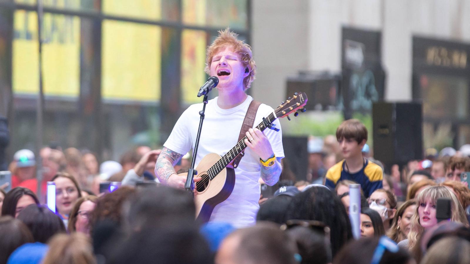 Ed Sheeran hidat szeretne építeni, egyelőre kevés sikerrel