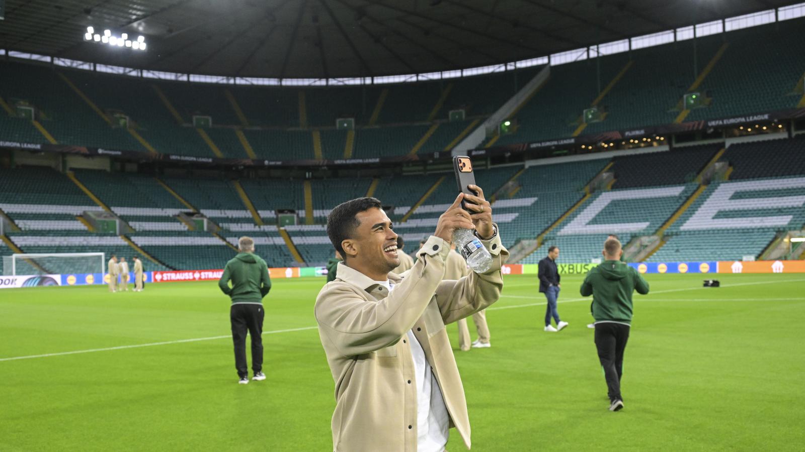 Cadu, a Ferencvárosi TC játékosa a Celtic Football Club stadionjában 2026. szeptember 16-án