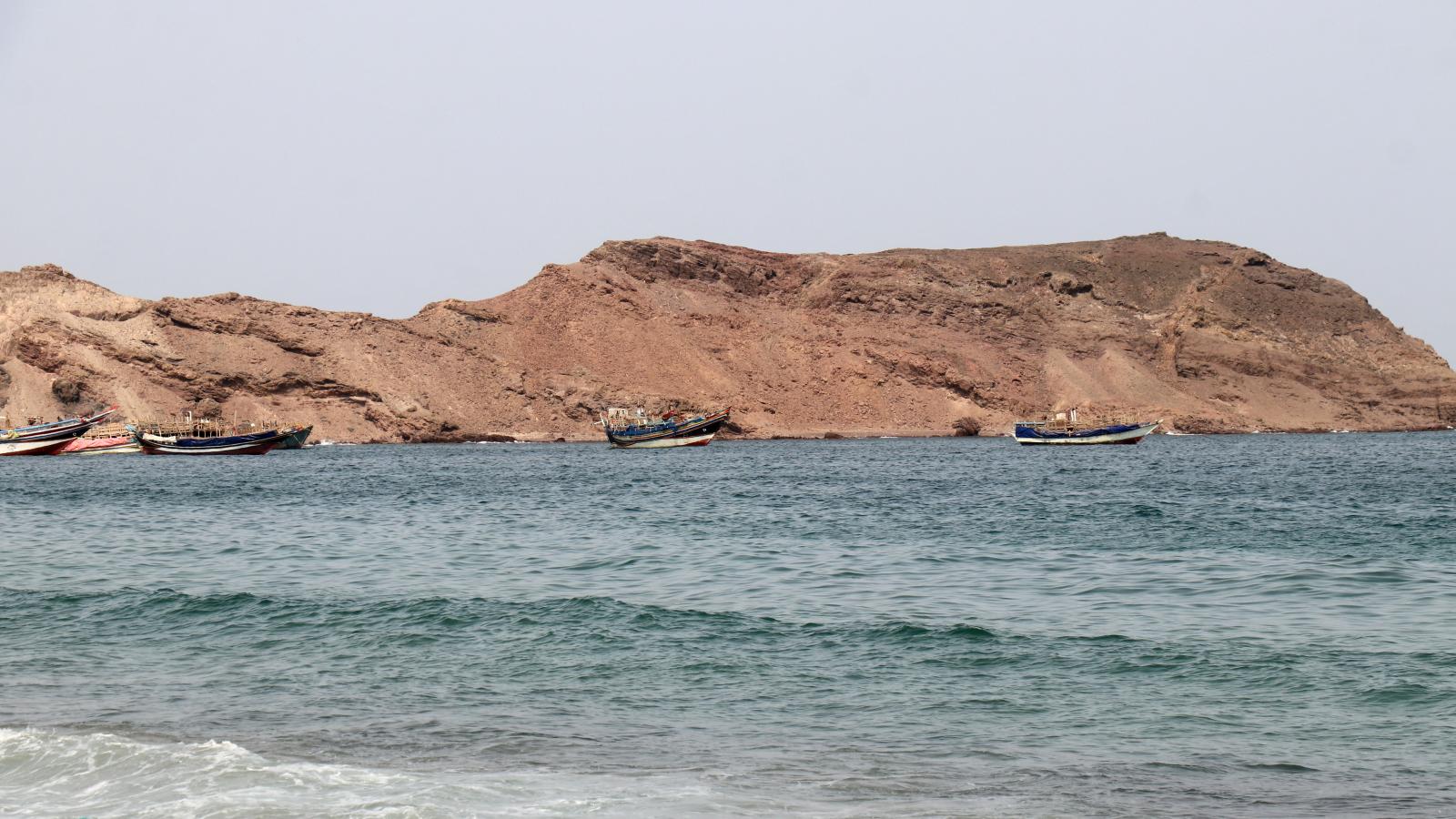 A Bab el-Mandeb szoros és a Hormuzi szoros egyidőben történő lezárása megbéníthatja a globális kereskedelmet