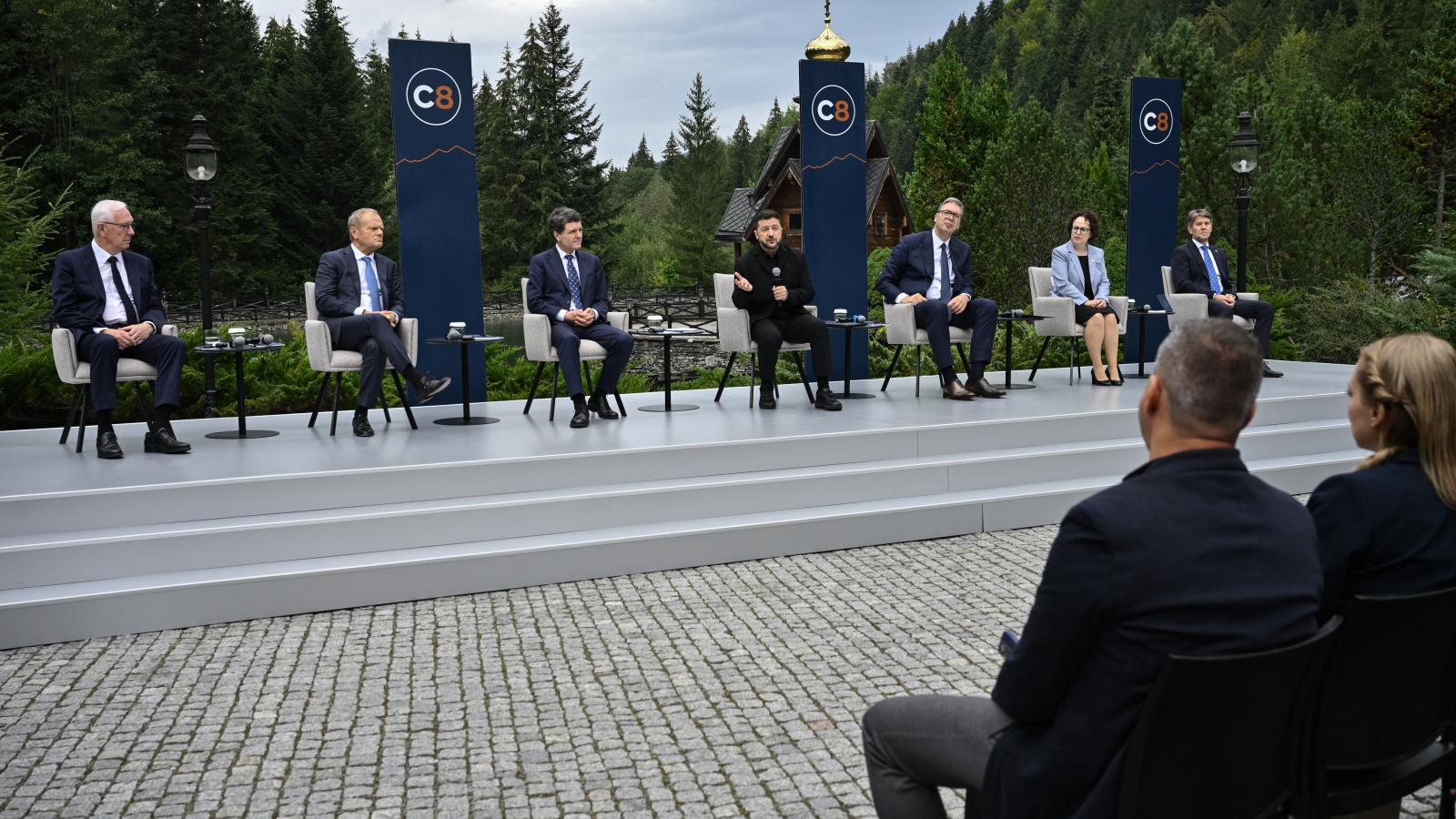 „Egységes Európát akarunk, erős regionális politikával" – hangsúlyozta nyitóbeszédében Volodimir Zelenszkij ukrán elnök
