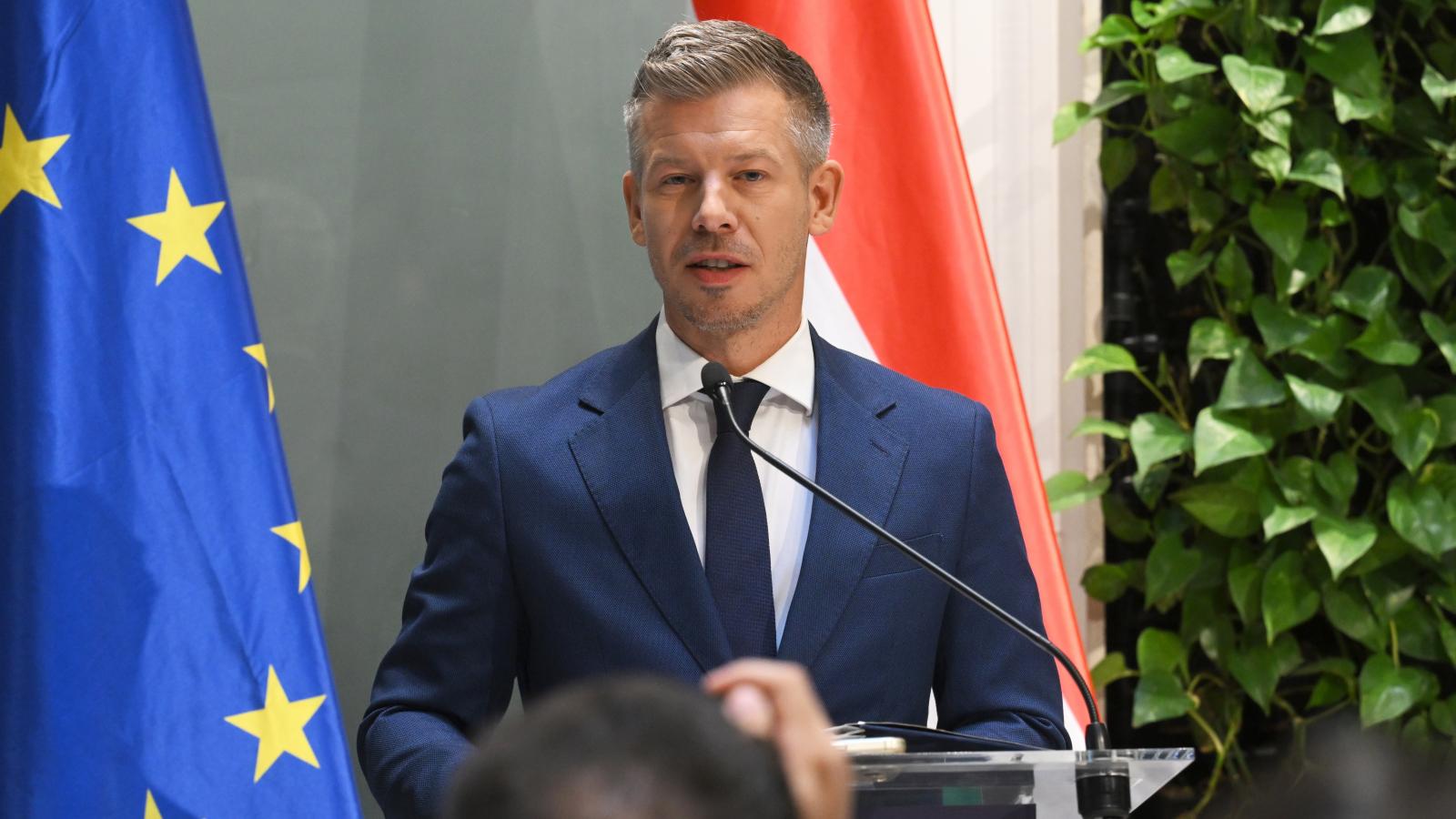 Magyar Péter könnyen osztogatja az „óellenzéki” címkét