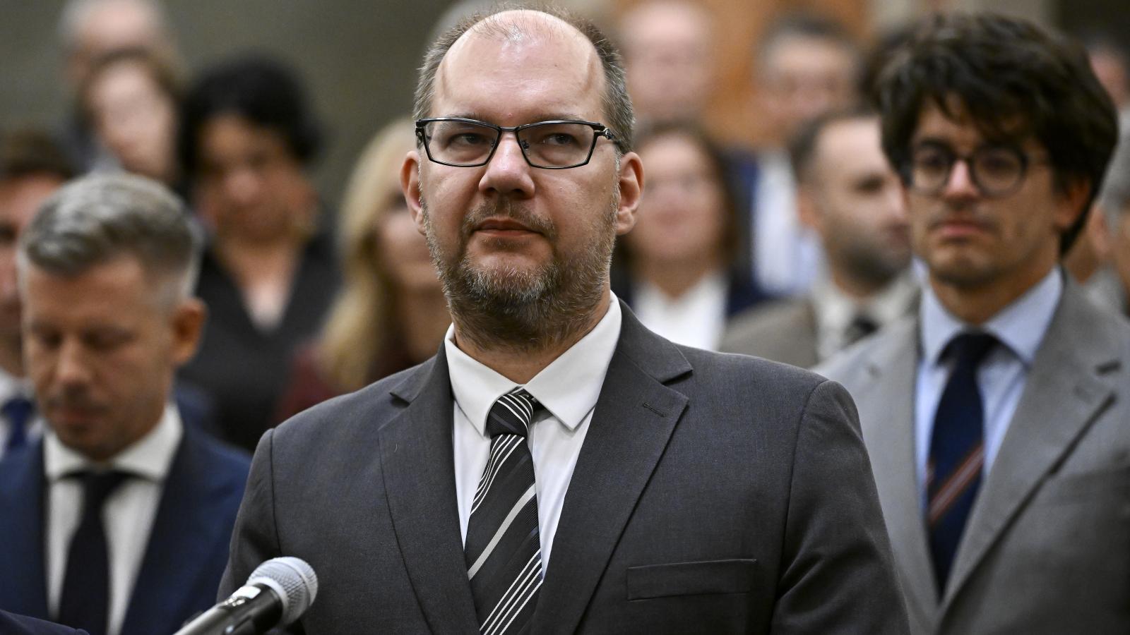 A Nemzeti Média és Hírközlési Hatóság (NMHH) Médiatanácsának elnökévé megválasztott Polyák Gábor médiajogász leteszi esküjét az Országgyűlés plenáris ülésén 2026. szeptember 22-én