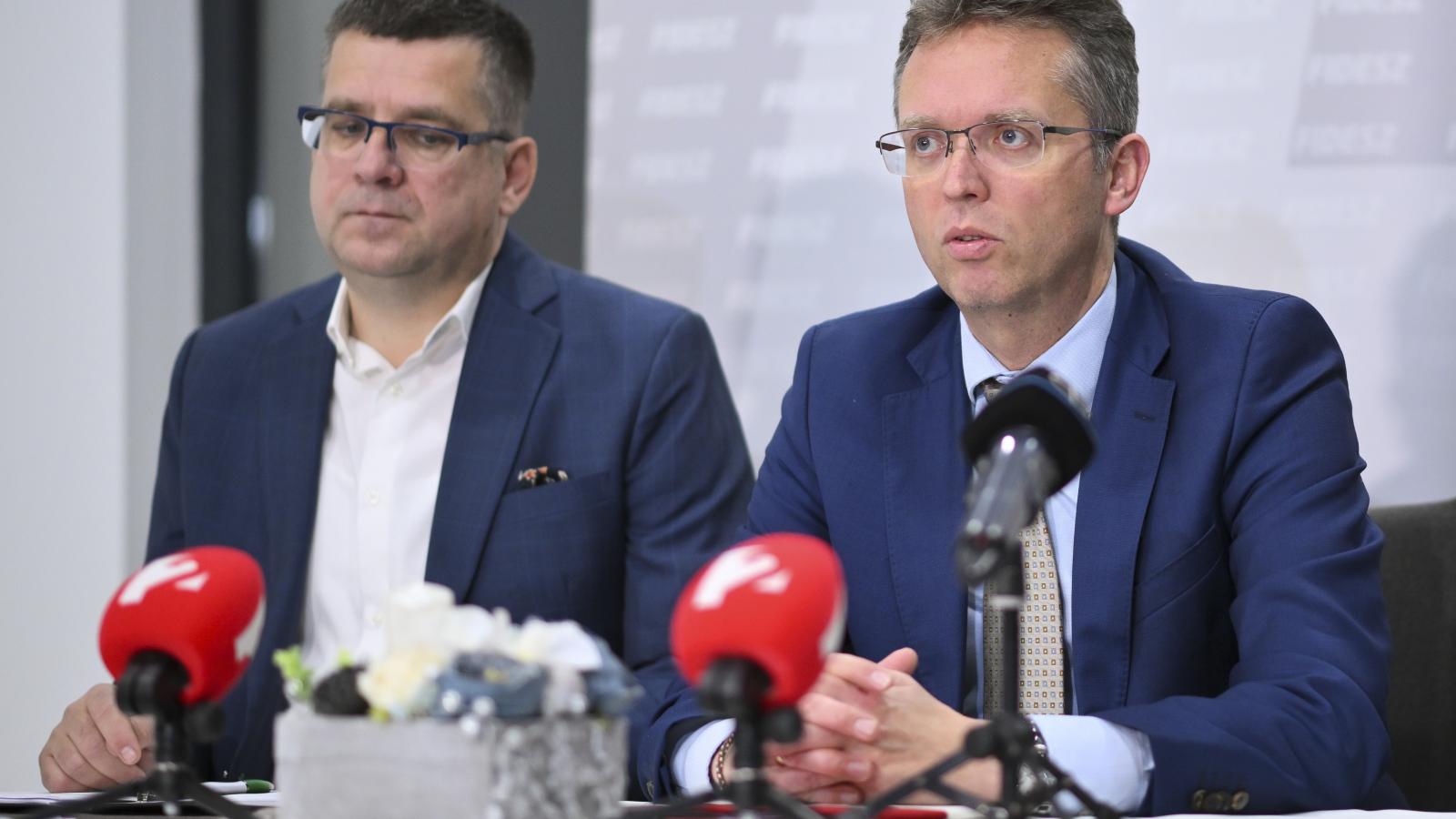 Hankó Balázs kultúráért és innovációért felelős miniszter és Seszták Miklós, a térség KDNP-s országgyűlési képviselője 2024. december 4-én Kisvárdán