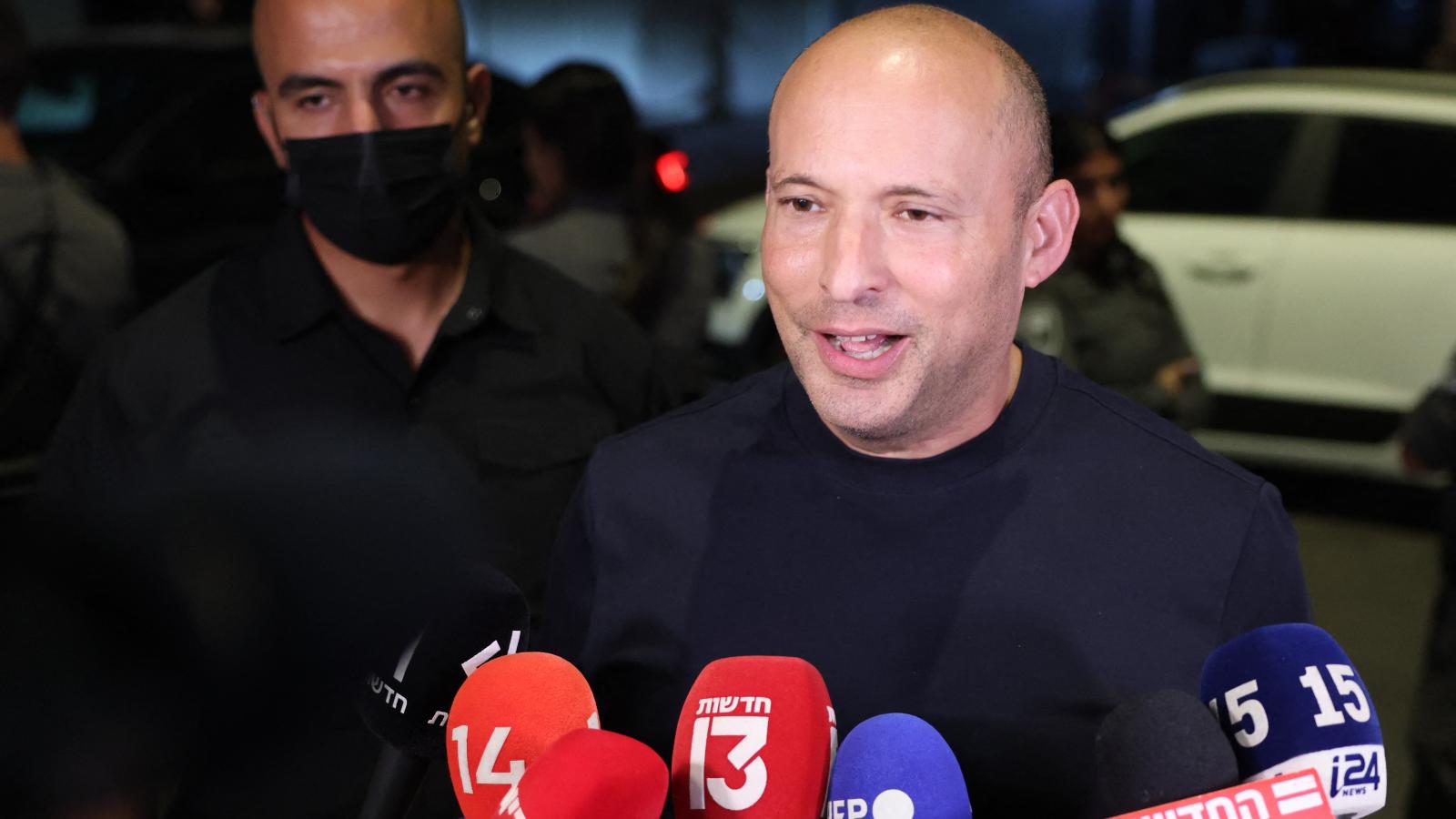  Naftali Bennett volt izraeli miniszterelnök bizakodó nyilatkozatot adott a sajtónak, miután részt vett a Netanjahu-ellenes Változás Blokk vezetőinek találkozóján.