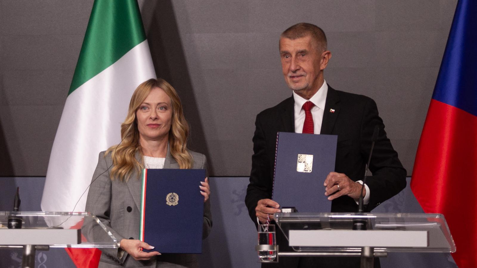 A cseh kormányfő kedden olasz kollégájával, Giorgia Melonival találkozott Prágában