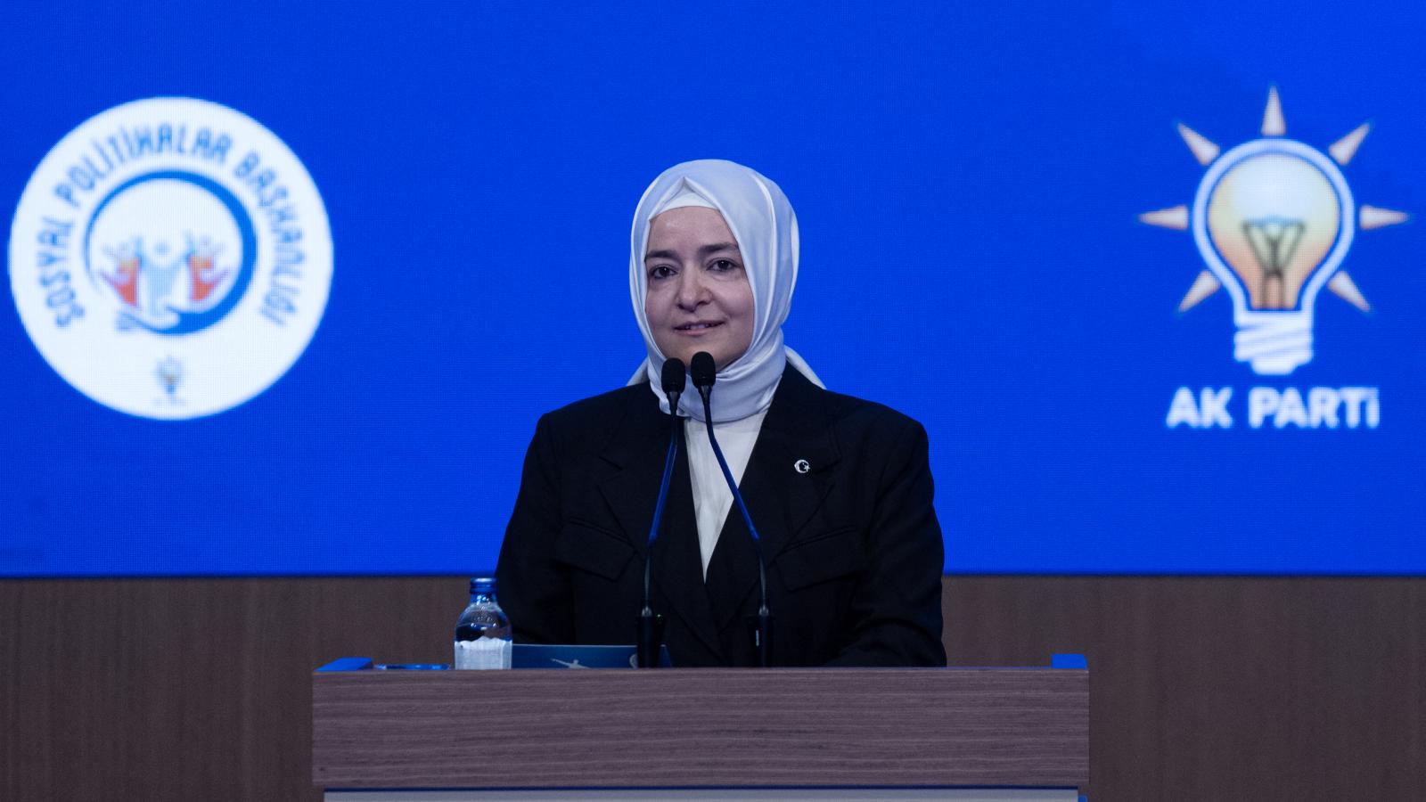 a Fatma Betül Sayan Kaya nevéhez fűződő botrány a török elnökre is ráéghet egy nagyon kényes belpolitikai időszakban