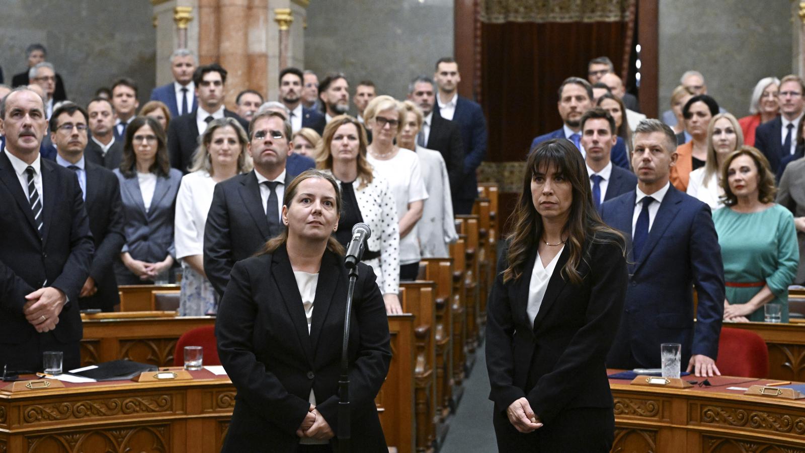 Az NVVH elnökének megválasztott Unger Anna Róza és az elnökhelyettes Tasnády Katalin
