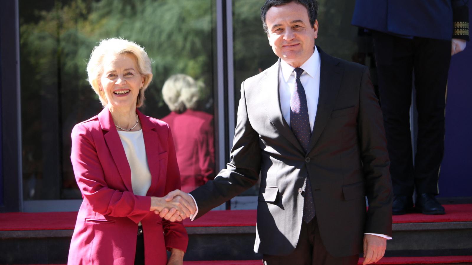 Von der Leyen Albin Kurti koszovói kormányfőnél járt. Az Európai Bizottság elnöke balkáni körúttal próbálja meg felgyorsítani a csatlakozási folyamatot