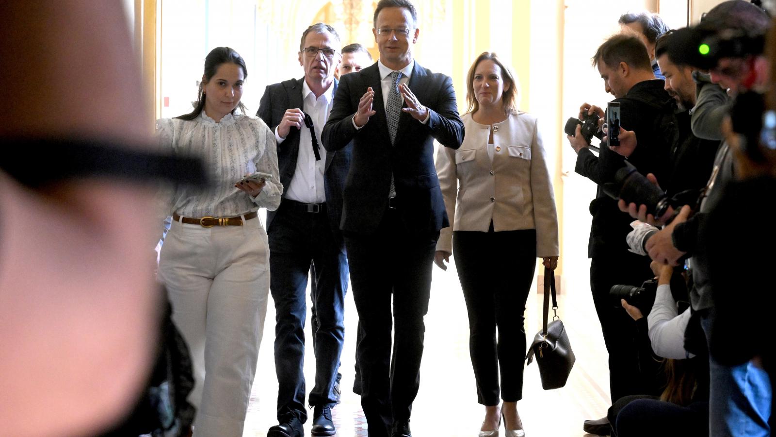 Szijjártó Péter volt külgazdasági és külügyminiszter (k) meghallgatására érkezik az Országgyűlés nemzetbiztonsági bizottságának zárt ülésére az Országházban 2026. október 5-én
