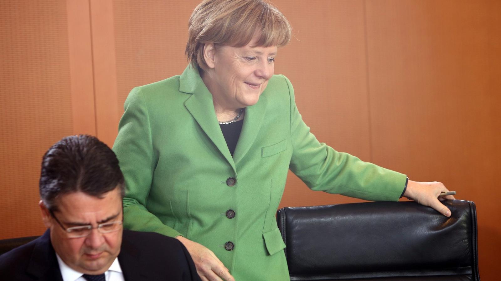 A képen Angela Merkel német kancellár, mellette Sigmar Gabriel gazdasági és energiaügyi miniszter. FOTÓ: Adam Berry/Getty Images