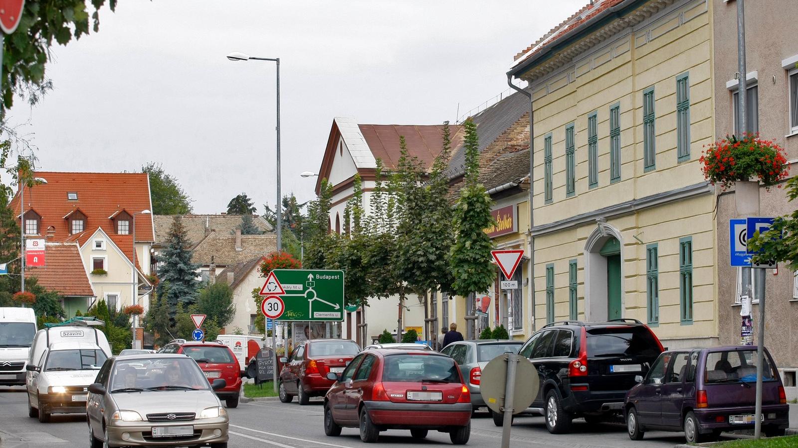 Mióta fizetős az M1–M7 bevezető szakasza, sokan a budaörsi bevásárlóközpontba is inkább a városi utakon mennek FOTÓ: PÁLFALVI KI