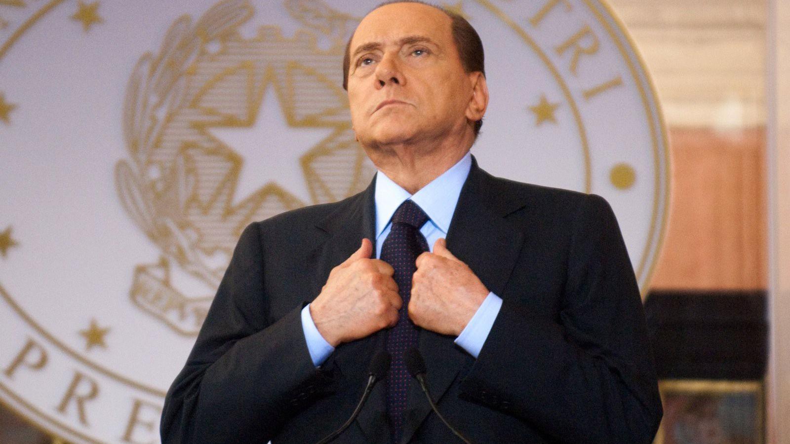 Berlusconi mintha azt sugallná: „az állam én vagyok!” FOTÓ: EUROPRESS/GETTY IMAGES/GIORGIO COSULICH