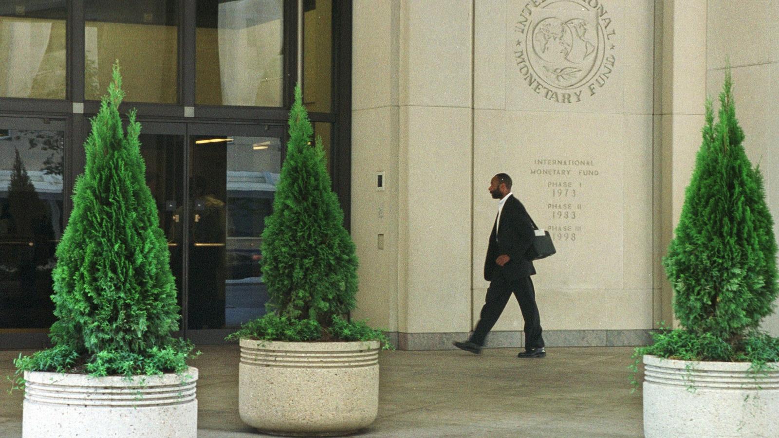 Az IMF épületének bejárata. Fotó: Getty Images